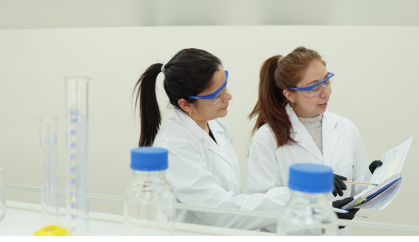 Two scientists reviewing results together in the 3C laboratory in Catamarca